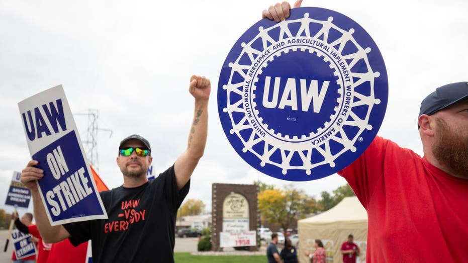 UAW workers picketing