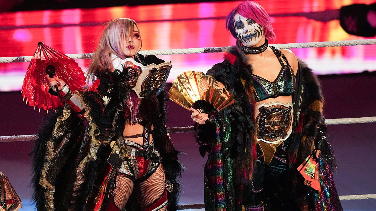 Kairi Sane and Asuka team up